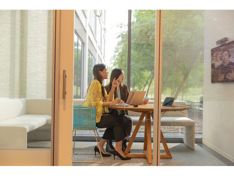 HP Poly Studio R30 USB Video Collaboration Bar 4K/UHD USB-Video-Bar für kleine Konferenzräume