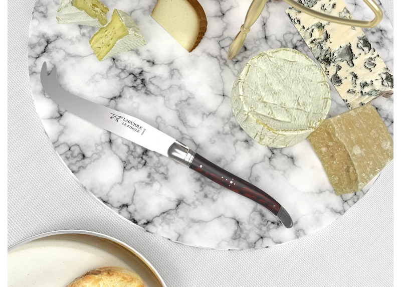 Couteau à fromage Laguiole avec un manche en bois d'amourette et mitres en acier inoxydable