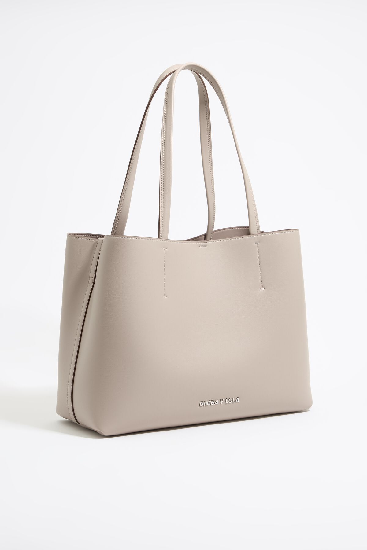 Bolsa grande estilo Chihuahua em couro cinza claro.
