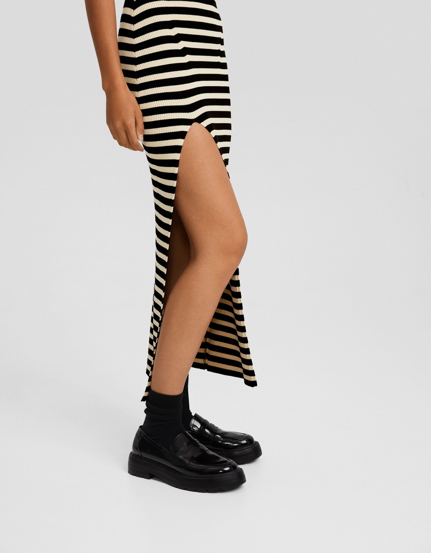 Vestido midi de malha sem mangas com gola alta
