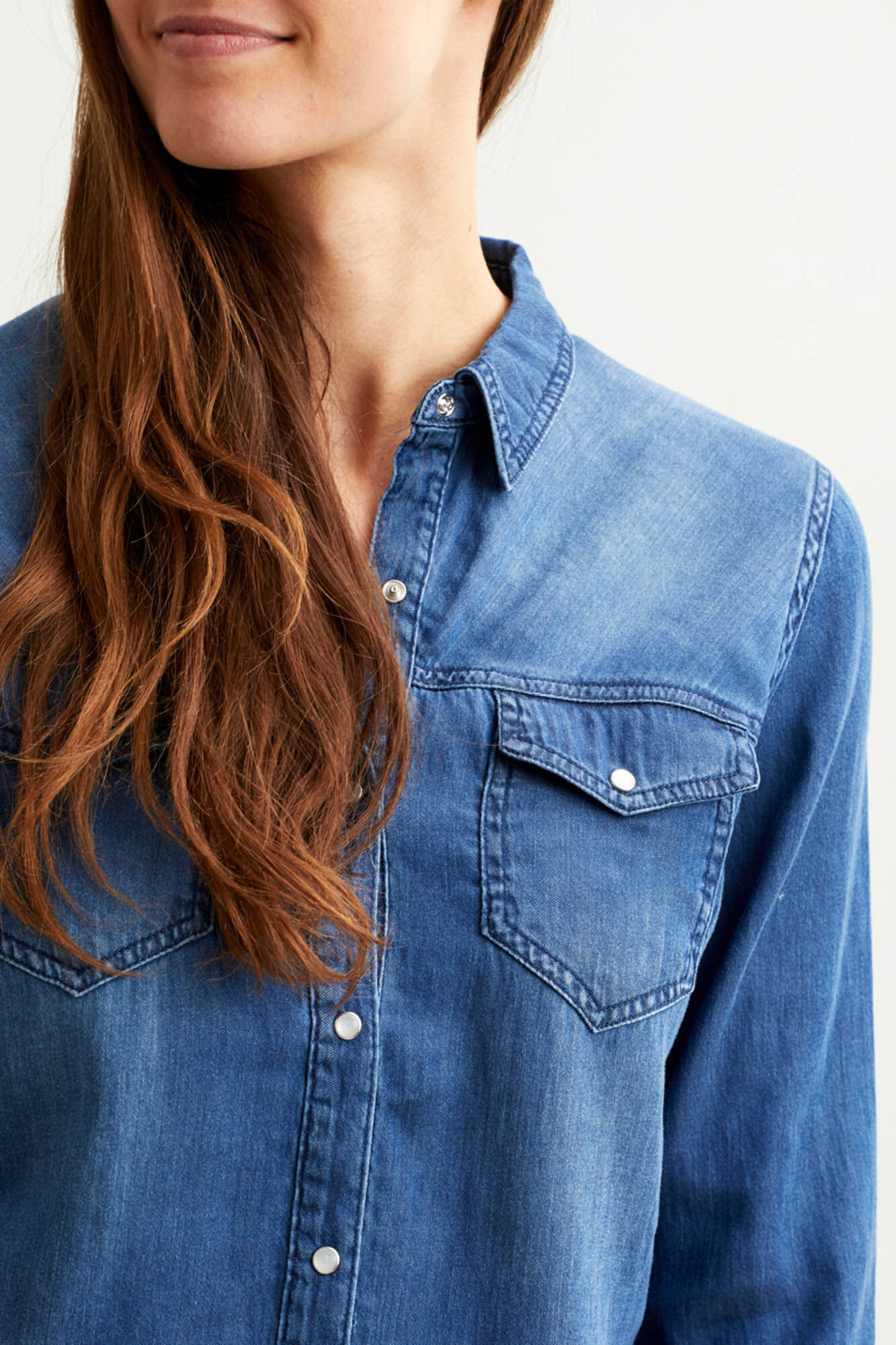 Camisa jeans feminina de manga comprida com bolsos - Azul