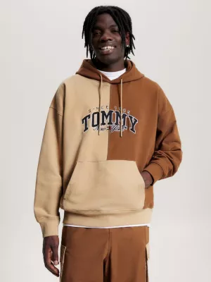 Moletom com capuz estilo universitário bicolor e modelagem relaxada