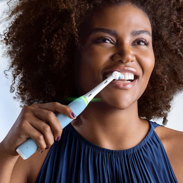 Oral-B iO3 eltandbørste 730843 (isblå)