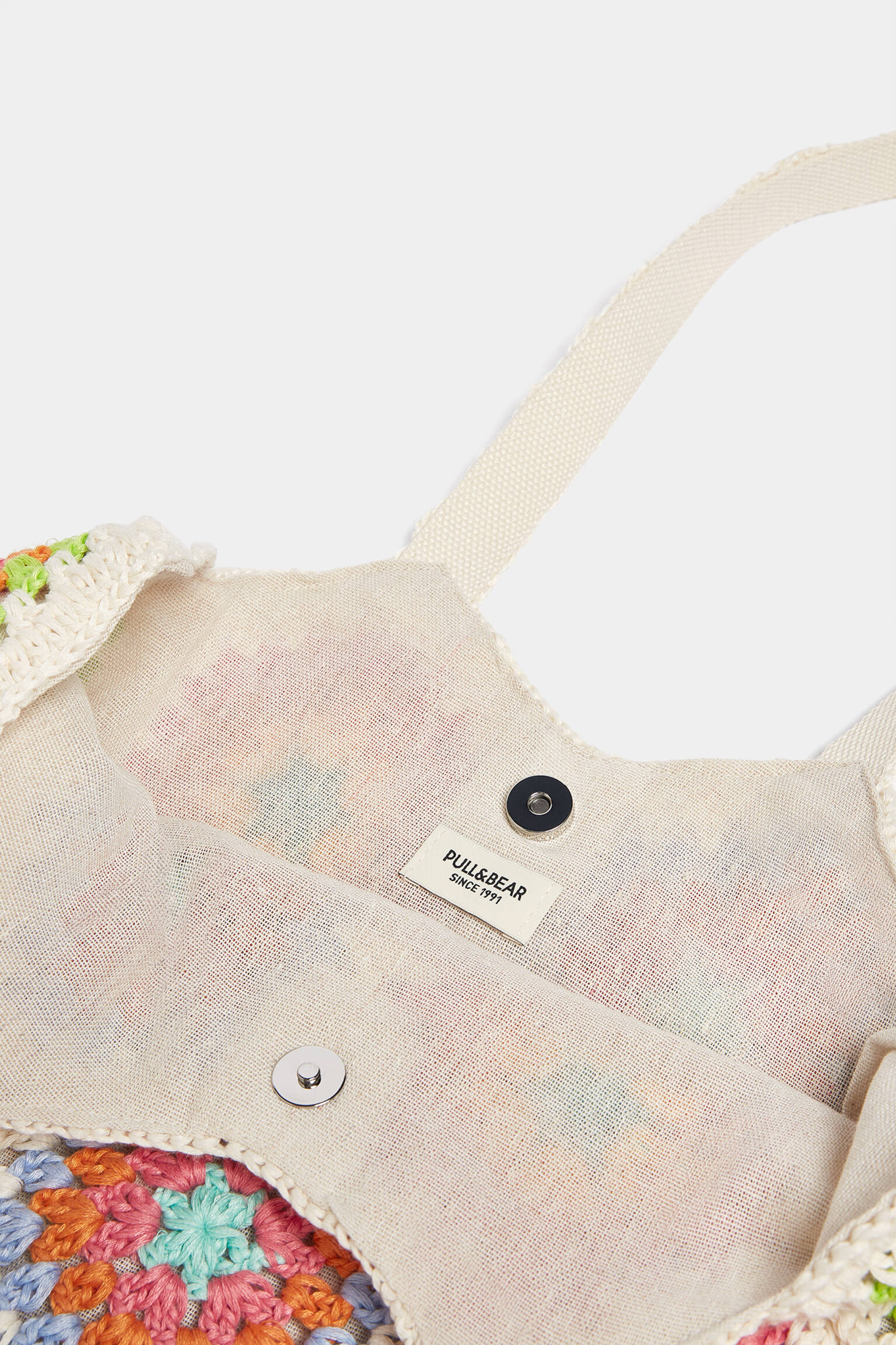 BOLSA TOTE COM FLORES DE CROCHÊ - NATURAL