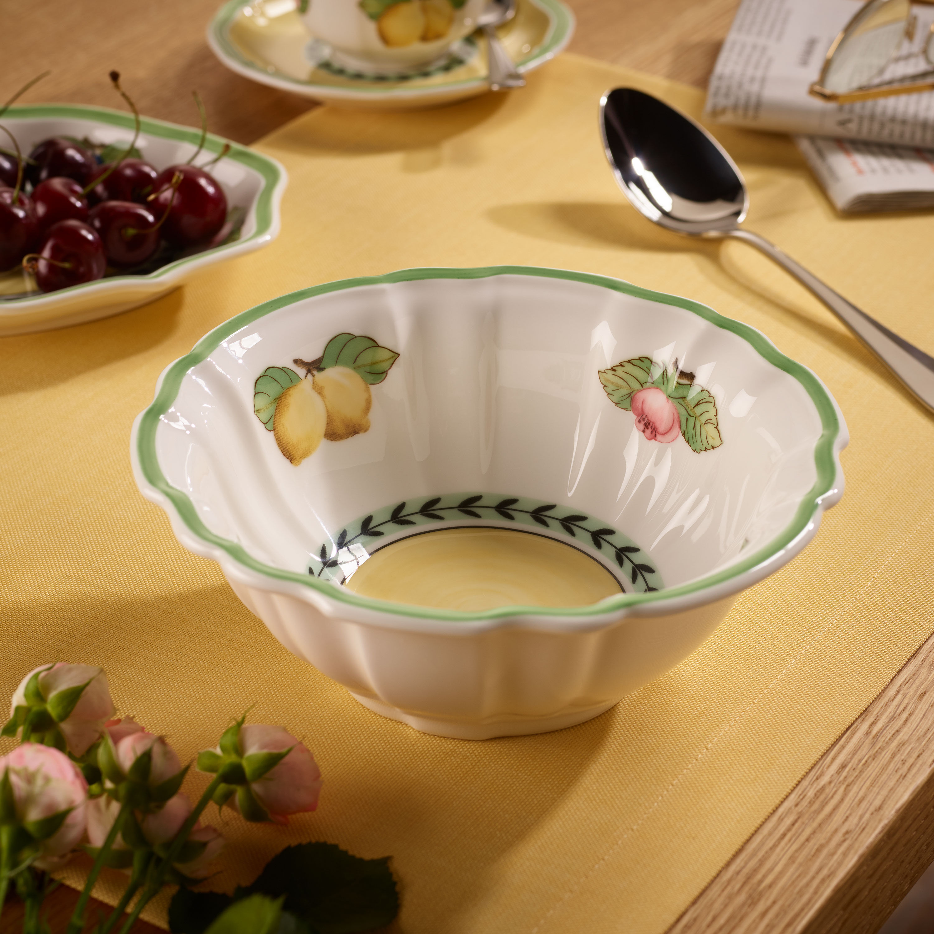 French Garden Salad serving bowl Multi-colored, 15.9 oz, Premium Porcelain