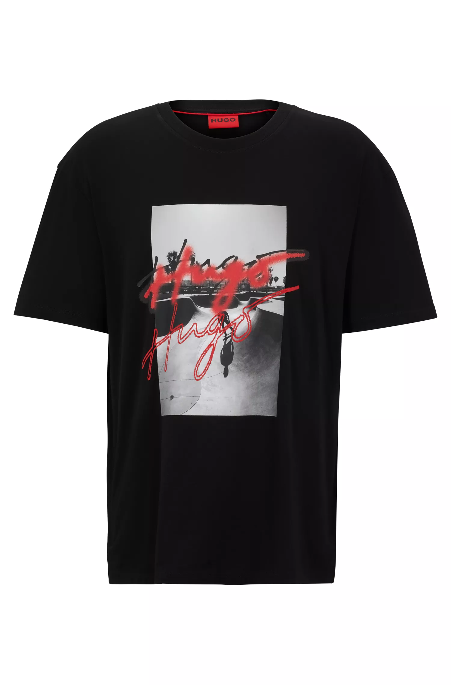 Camiseta HUGO vermelha, modelagem oversized, em algodão orgânico com estampa do logo.