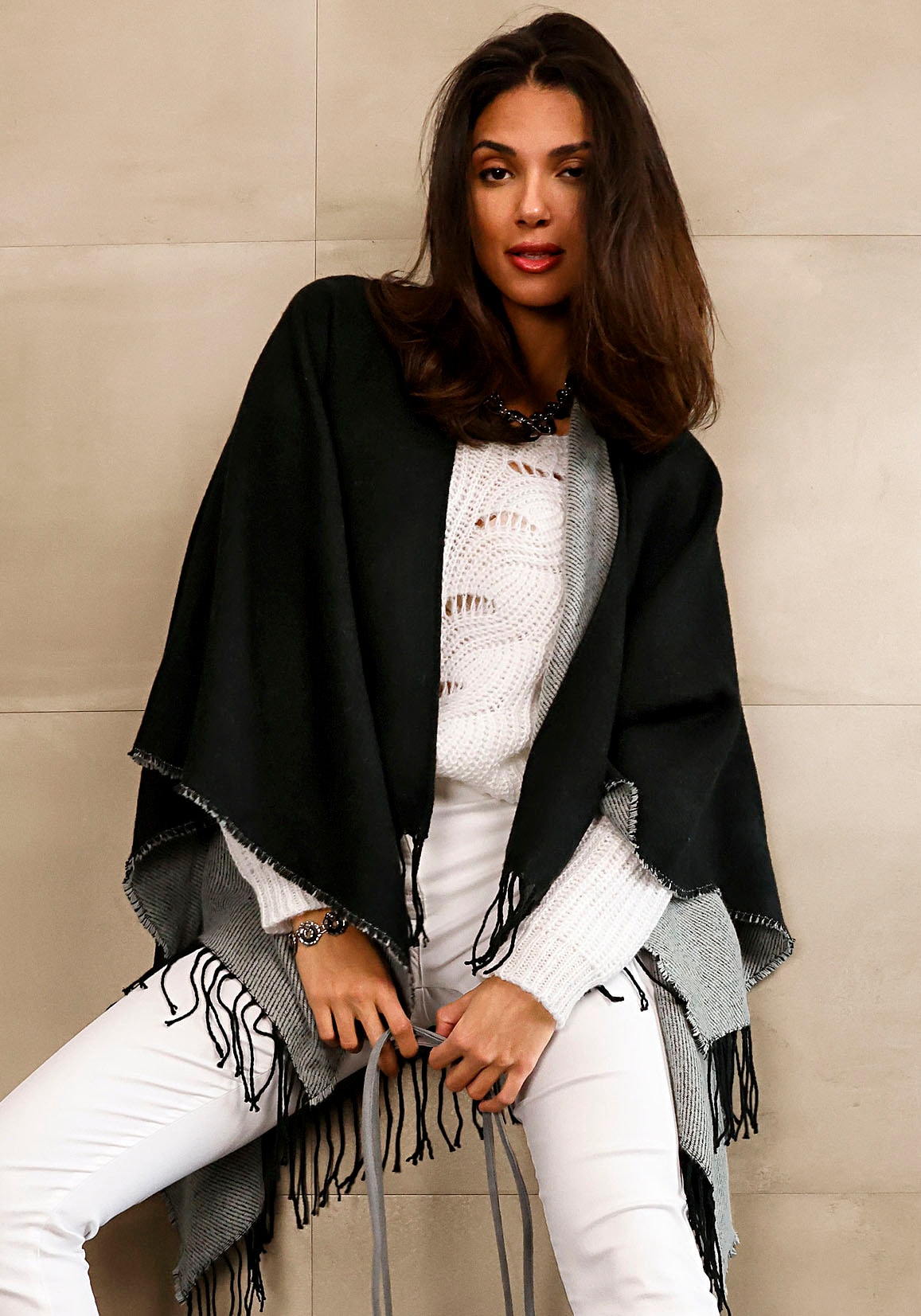 LASCANA Strickponcho »Cape«, Poncho zum Wenden, Fransentuch, Schal VEGAN