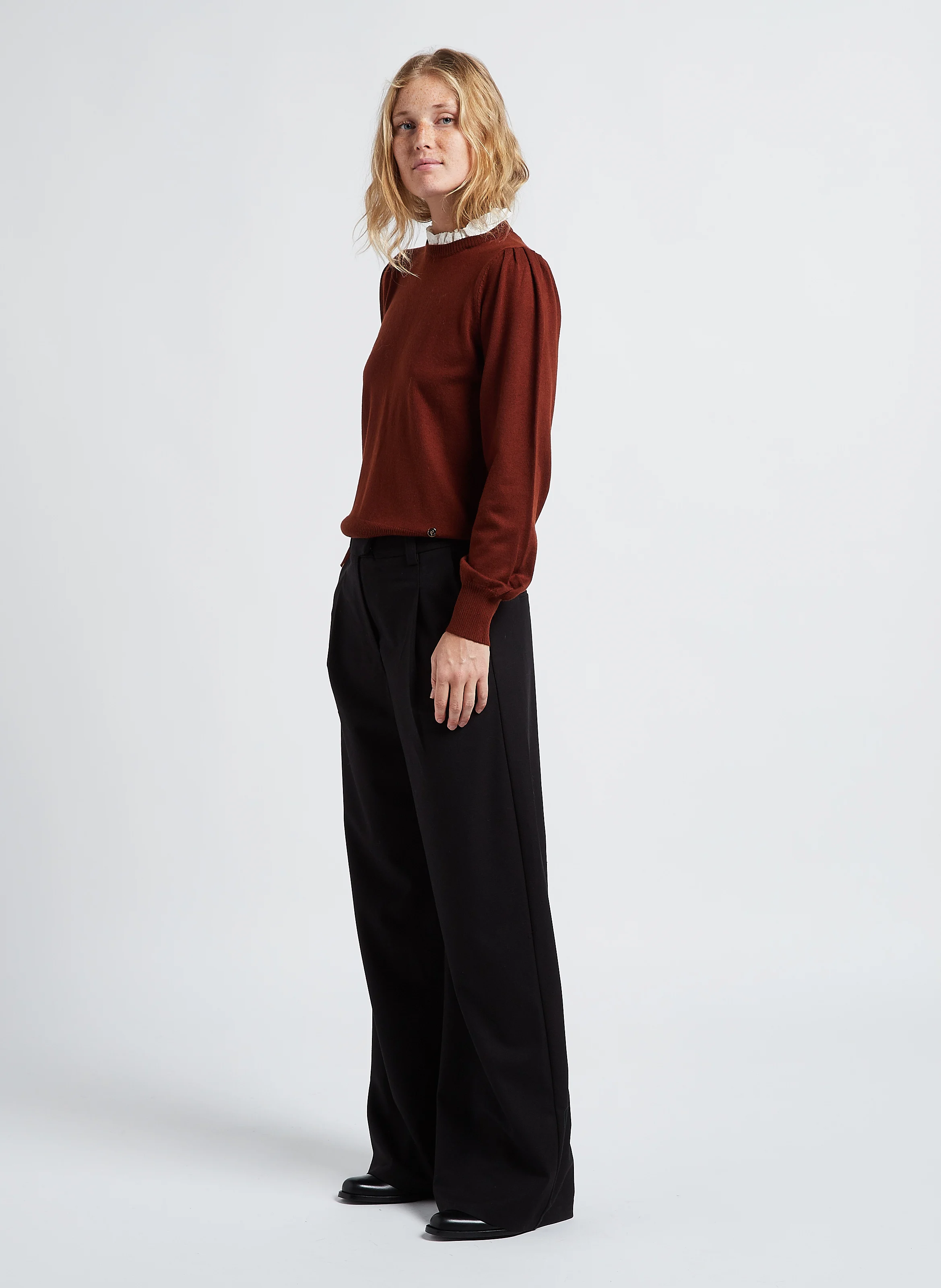 AUBINE - Pull col rond en dentelle| Marron