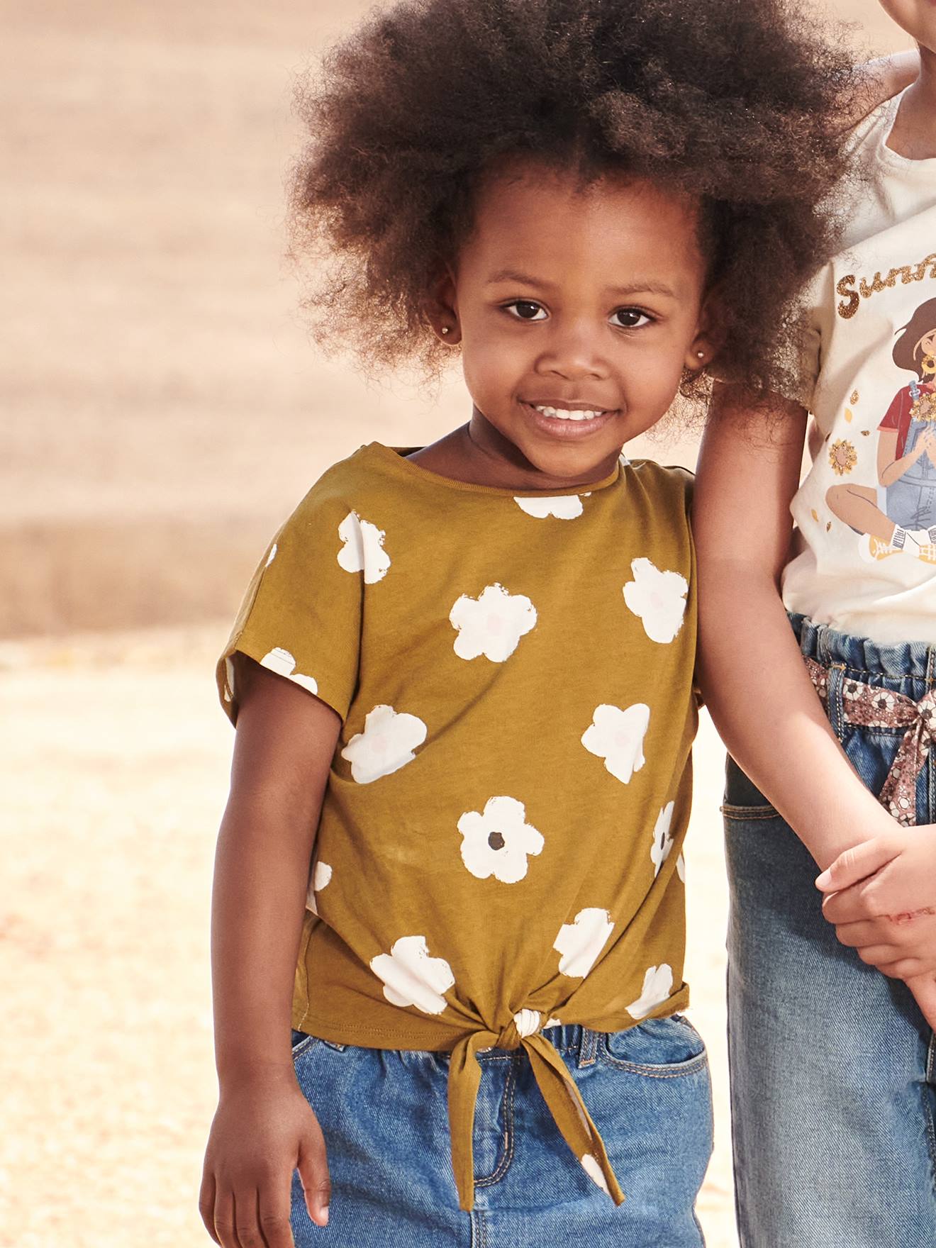 Camiseta estampada com laço elegante, para meninas, cor off-white
