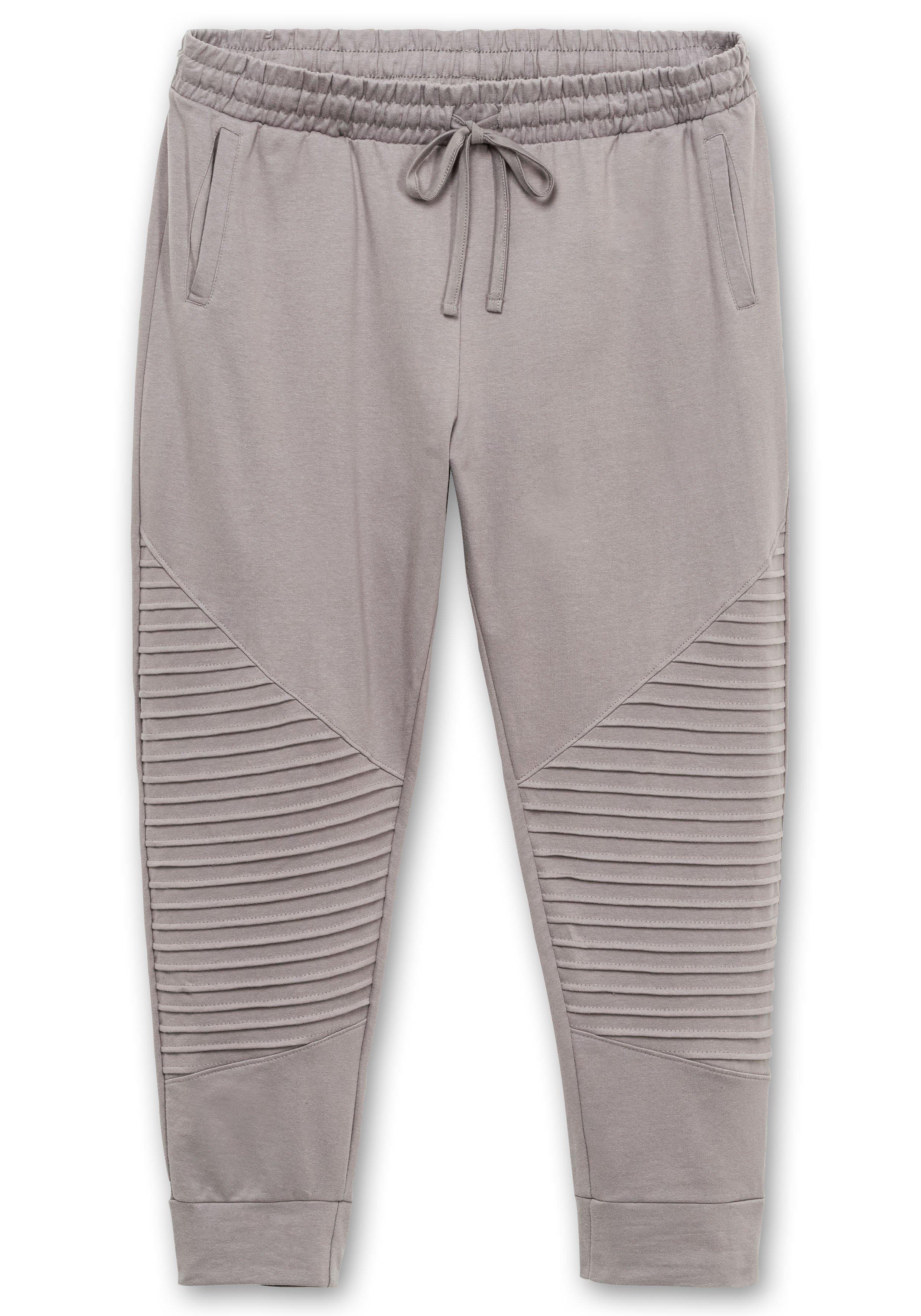 Schmale Joggpants mit Biesen