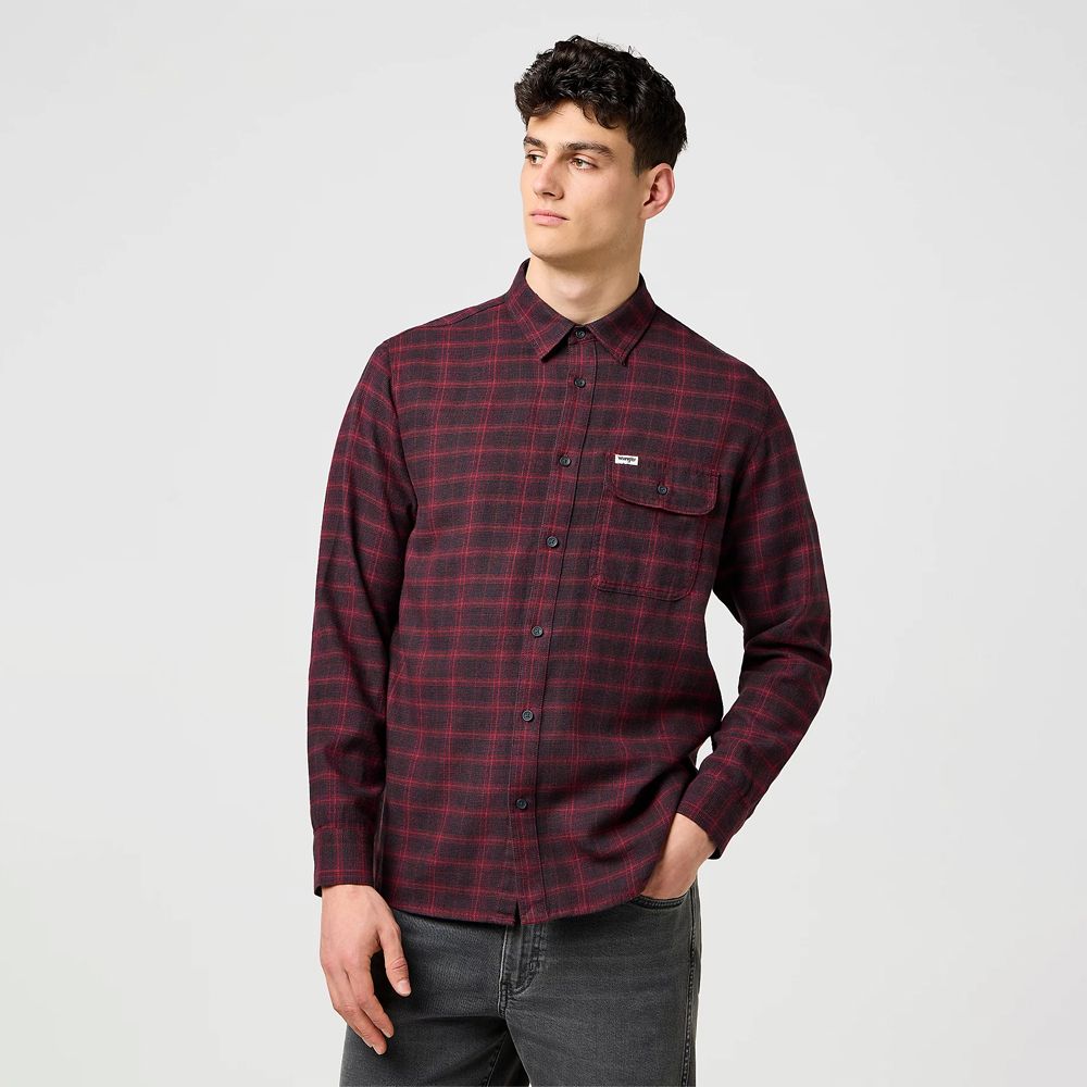 Wrangler mens Relaxed 1 Pocket Flannel Shirt Black Wine