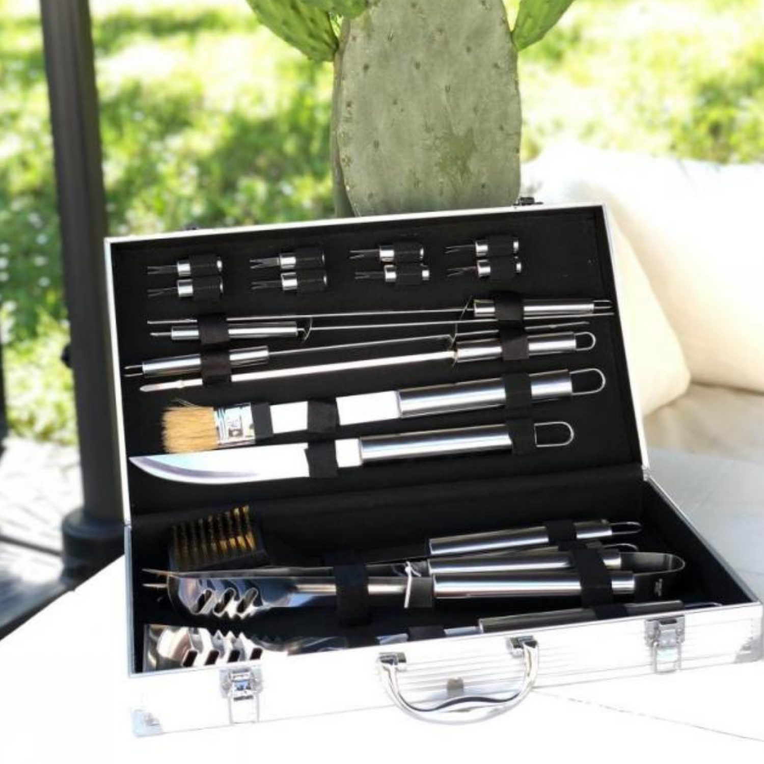 Sweeek - mallette d'ustensiles pour barbecue et plancha -18 pièces