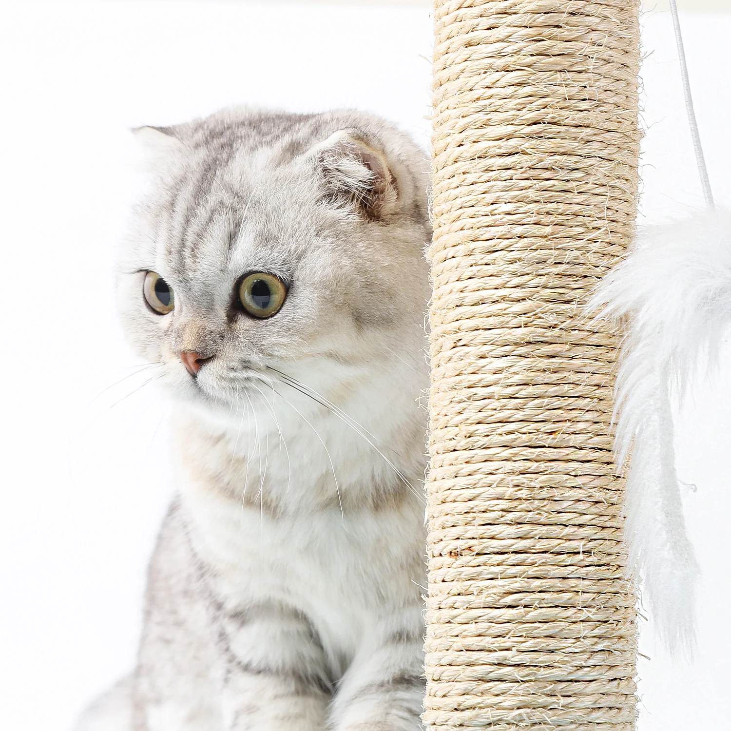 Arranhador de sisal para gatos Nobleza com brinquedo. Pequeno, rosa. Dimensões: 25 x 25 x 35 cm