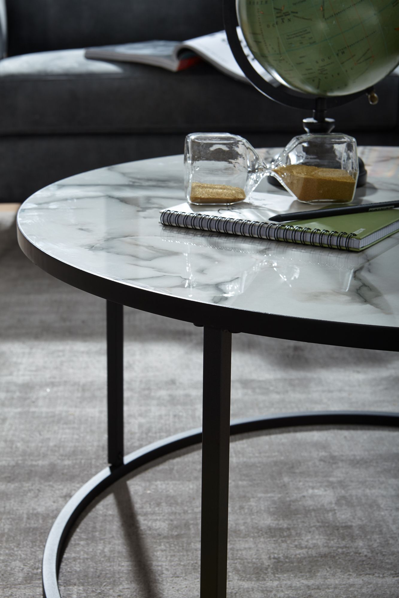 KADIMA DESIGN Runder Couchtisch Marmor-Optik, Modernes Design, 80 cm Durchmesser
