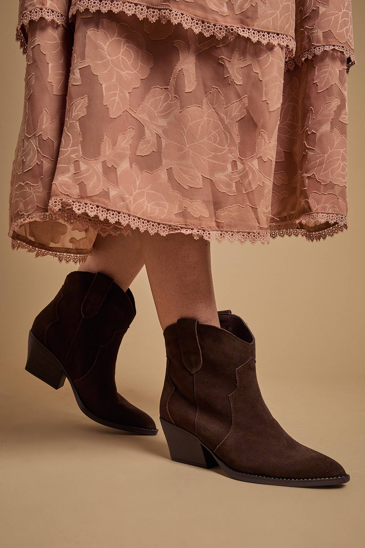 Oasis Bottines Western Amber en Daim Véritable