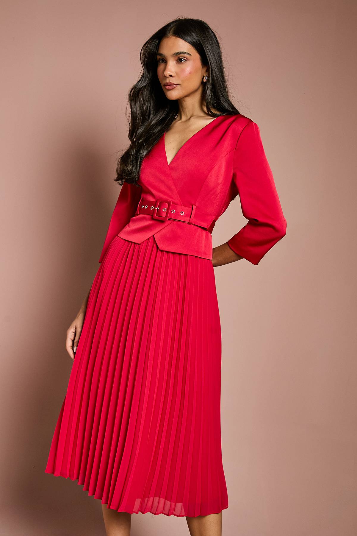 Coast Robe Midi Ceinturée d'Invitée de Mariage à Corsage Satiné, Manches ¾ et Jupe Plissée