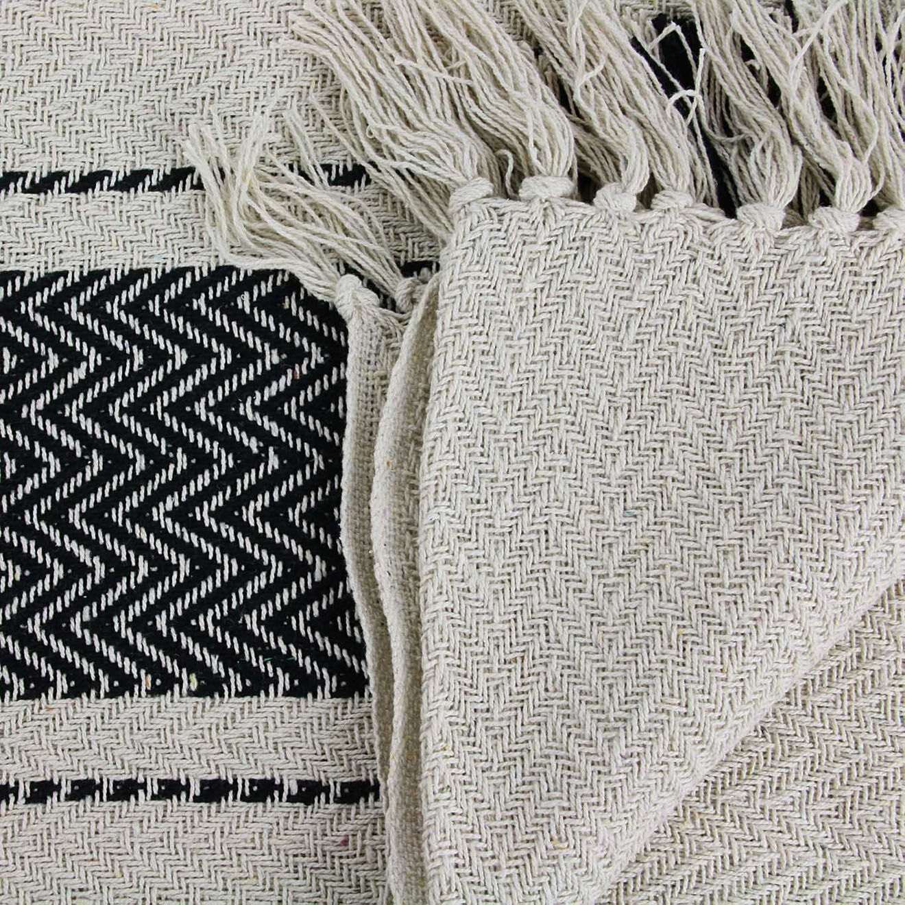Home Deco Factory Plaid berbère à rayure écru/noir - 150x120 cm