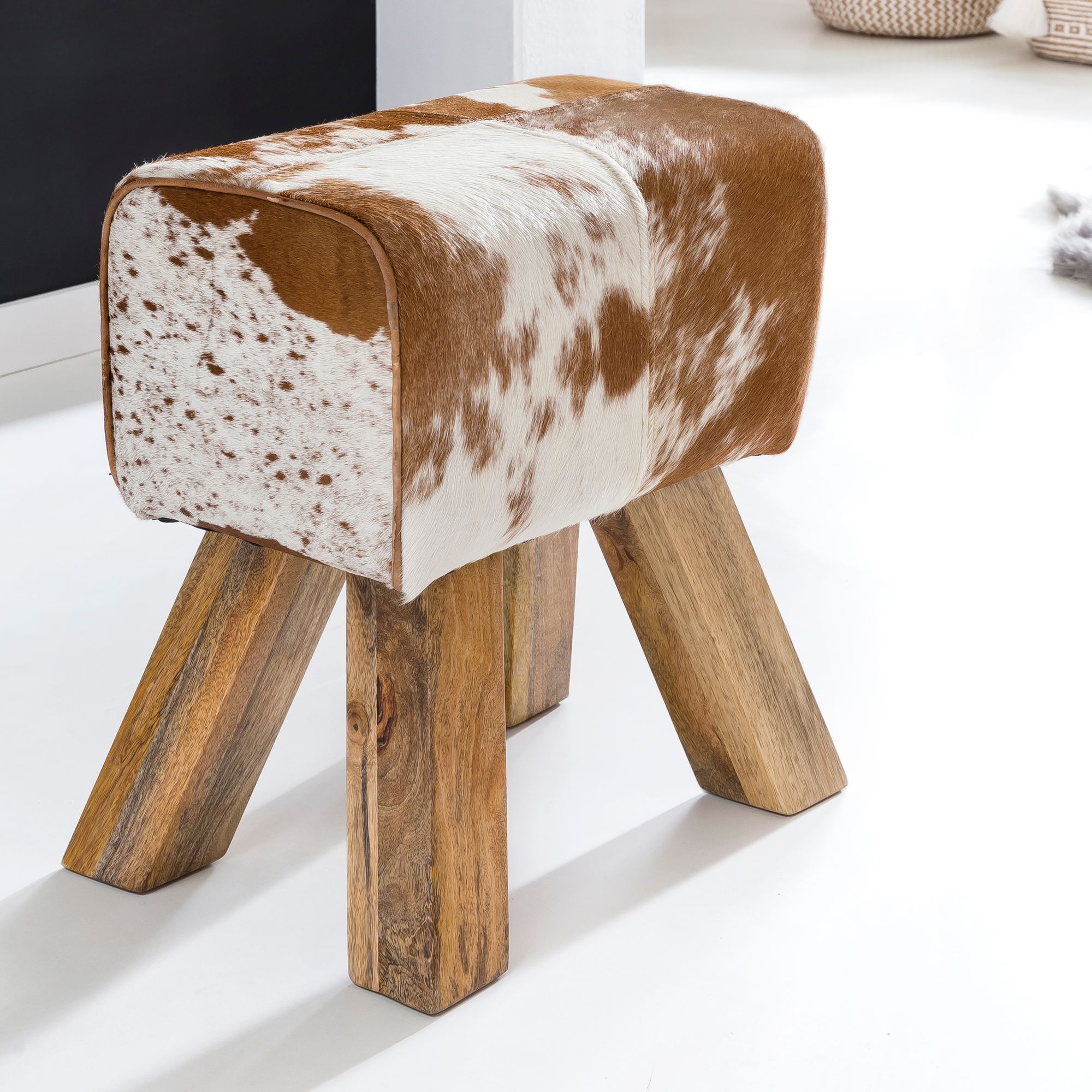 KADIMA DESIGN Ziegenfell-Sitzhocker, Moderner Landhausstil, Haarleder - Komfortabel & Stilvoll