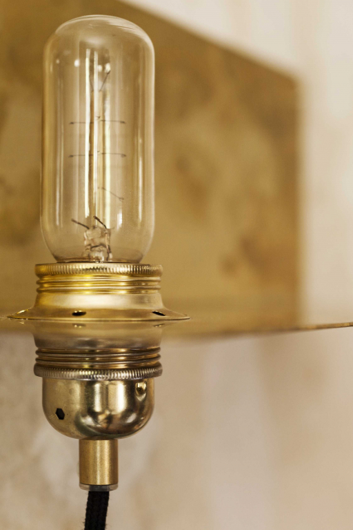 Frama 90° wandlamp messing