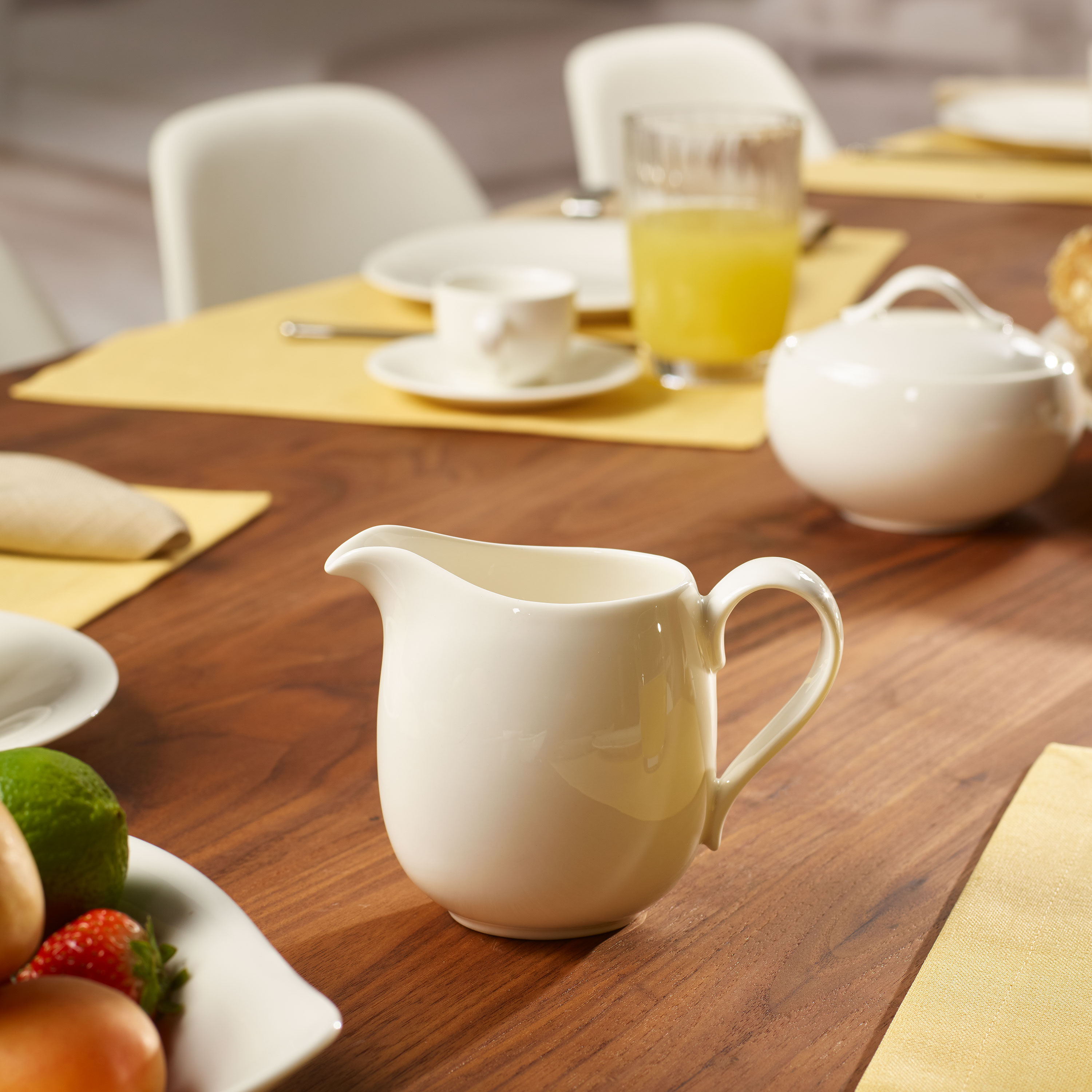 New Cottage Creamer White, 8.8 oz, Premium Porcelain