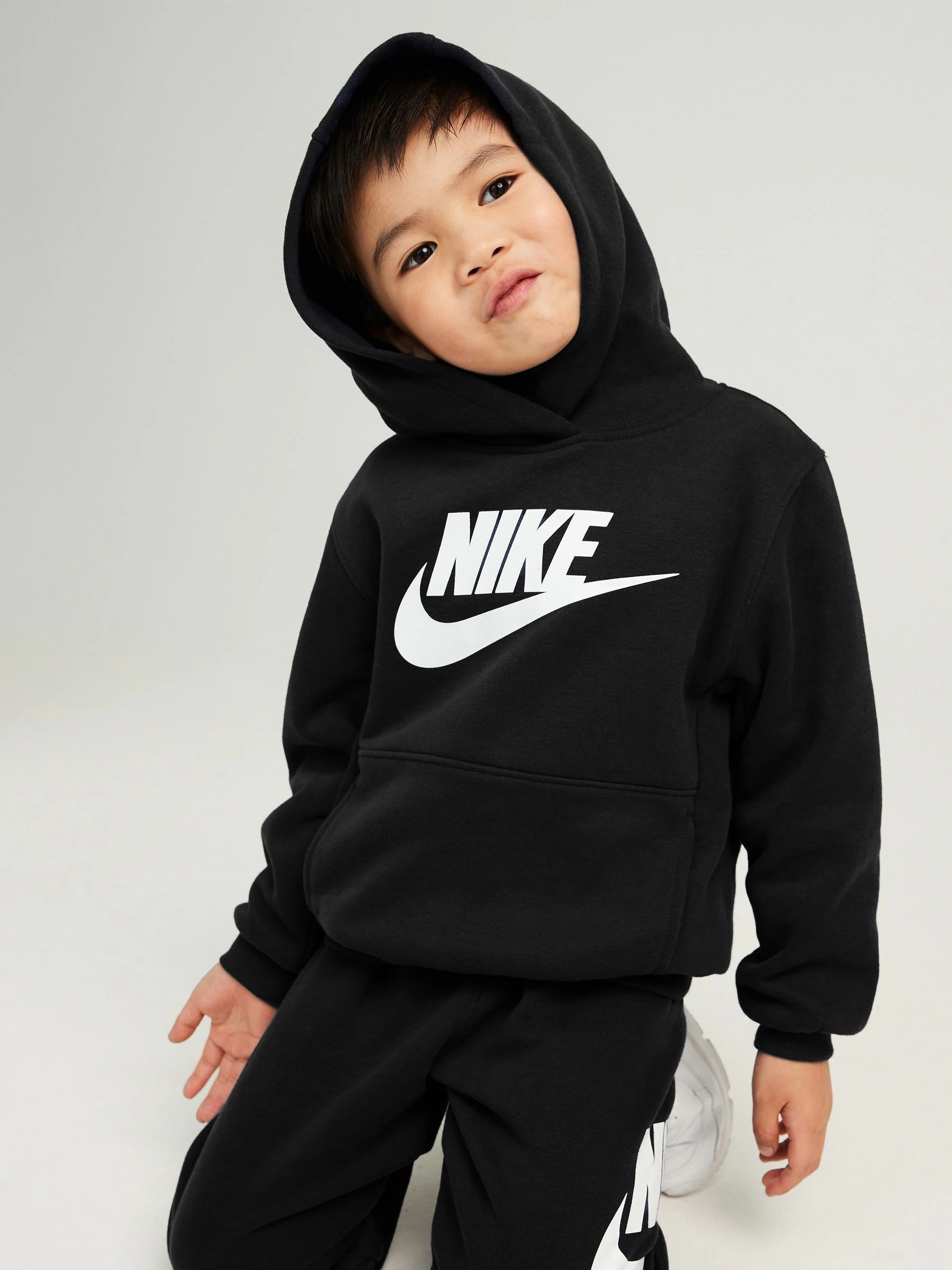 Zwart - Nike Club trainingspak van fleece voor kleine kinderen