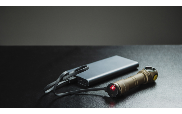 Armytek Wizard C2 Pro Magnet USB Multifunktionstaschenlampe mit Anzeige von Temperatur / Ladezustand / Status