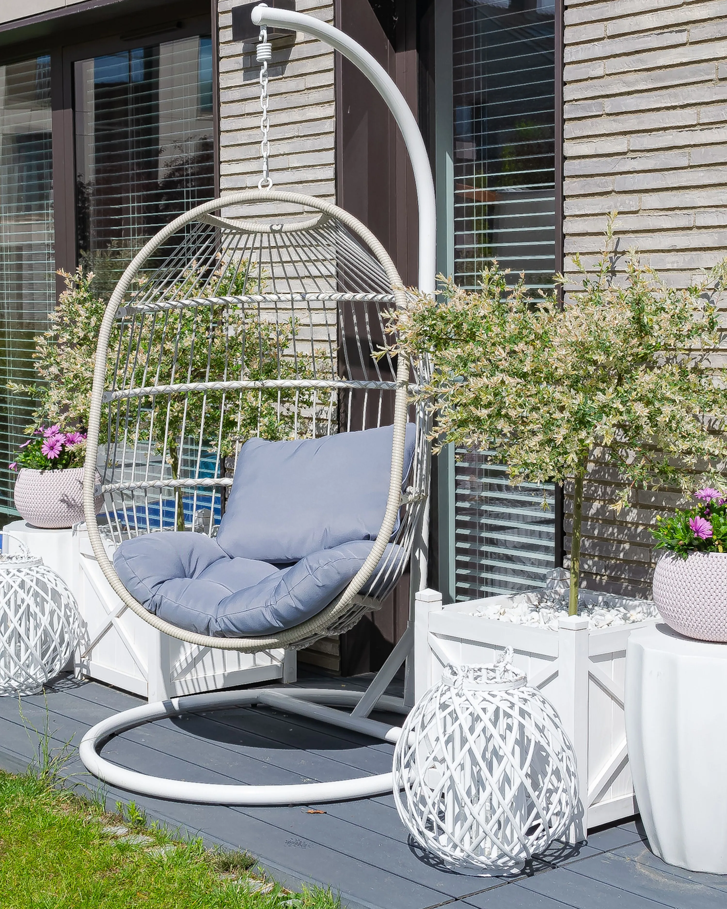 Hangstoel met standaard ALBA PE rotan Wit
