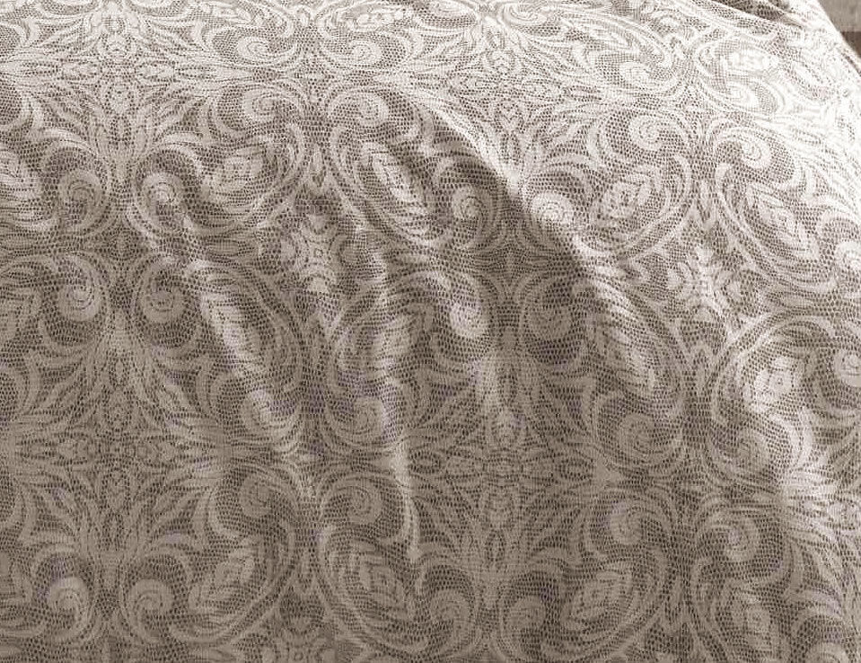 Bettwäsche mit Ornament-Muster in hellen und dunklen Grautönen