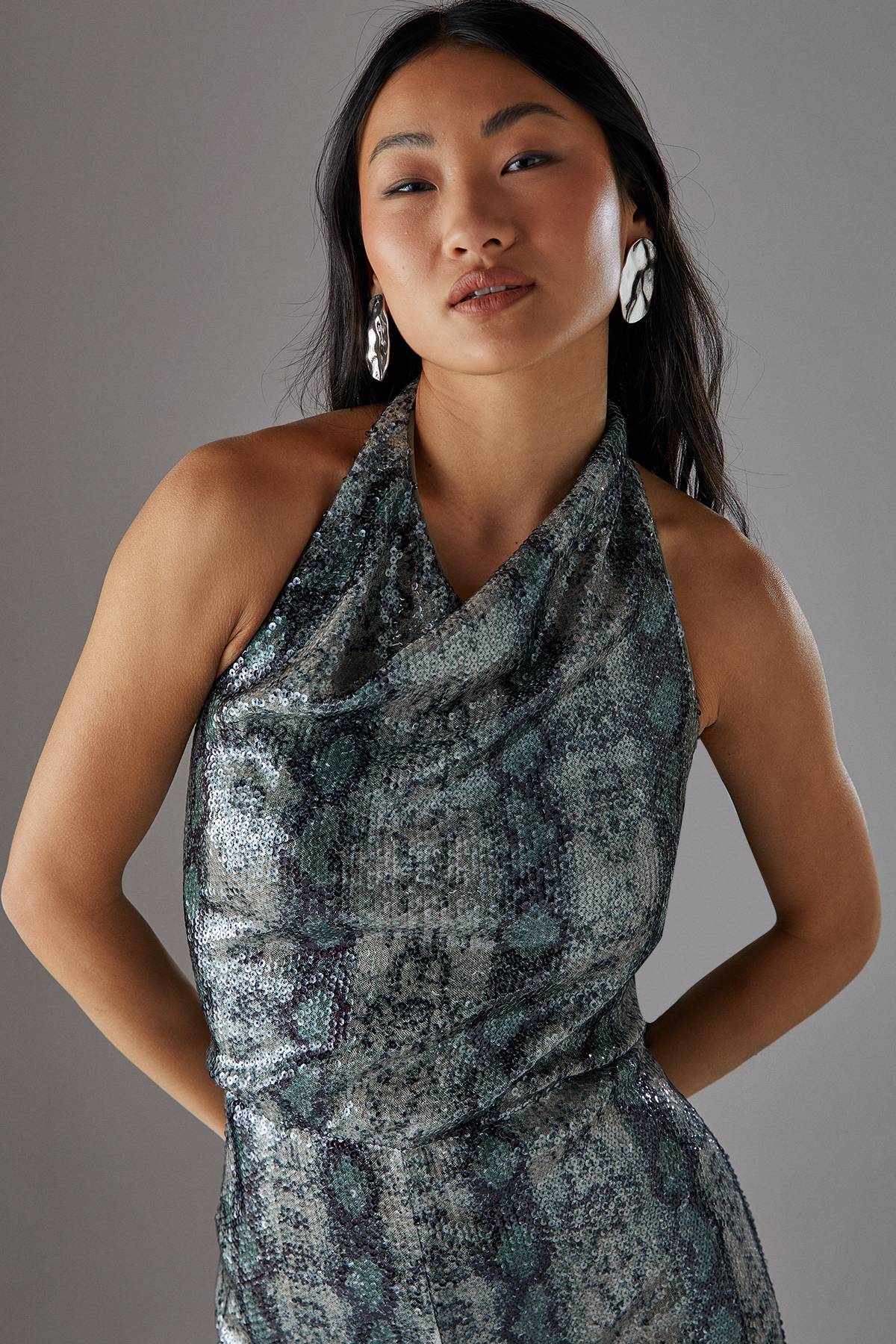 Warehouse Combinaison Petite à Sequins synthétique Col Bénitier Taille Basse