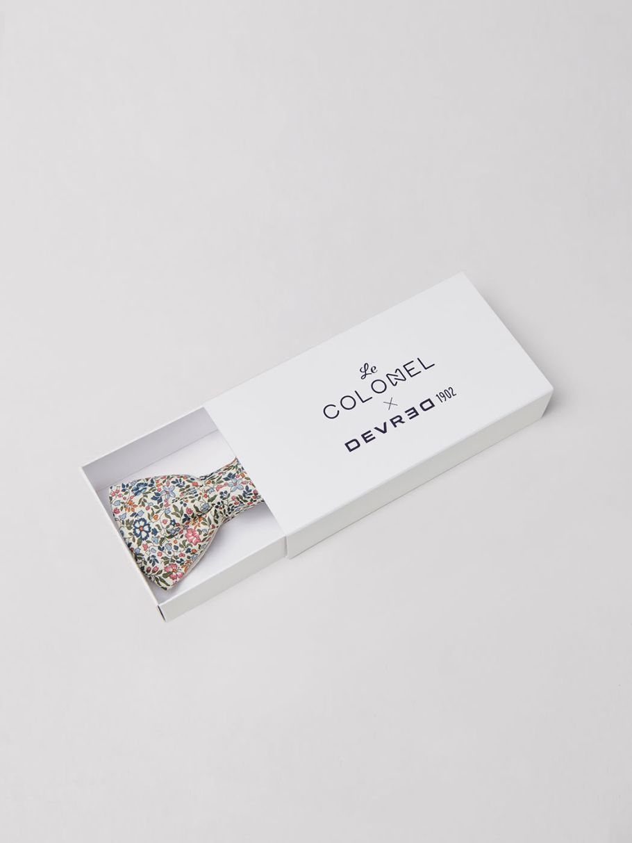 Noeud papillon en coton fleuri