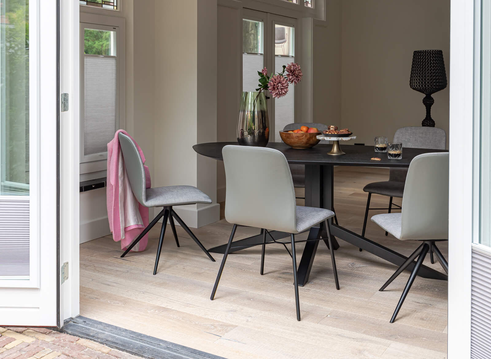 They & Me eettafel Starry Night organisch 220 x 115 x 75 | Eiken Geborsteld Black Lak | Verjongde Rand
