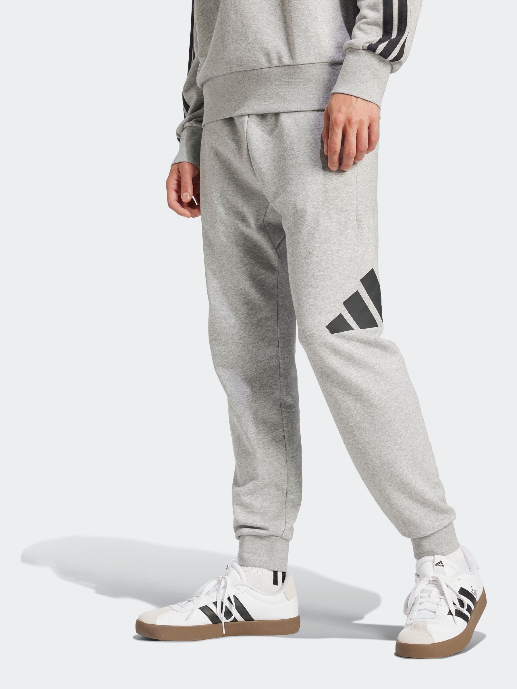 adidas Essentials joggingbroek van badstof met groot logo