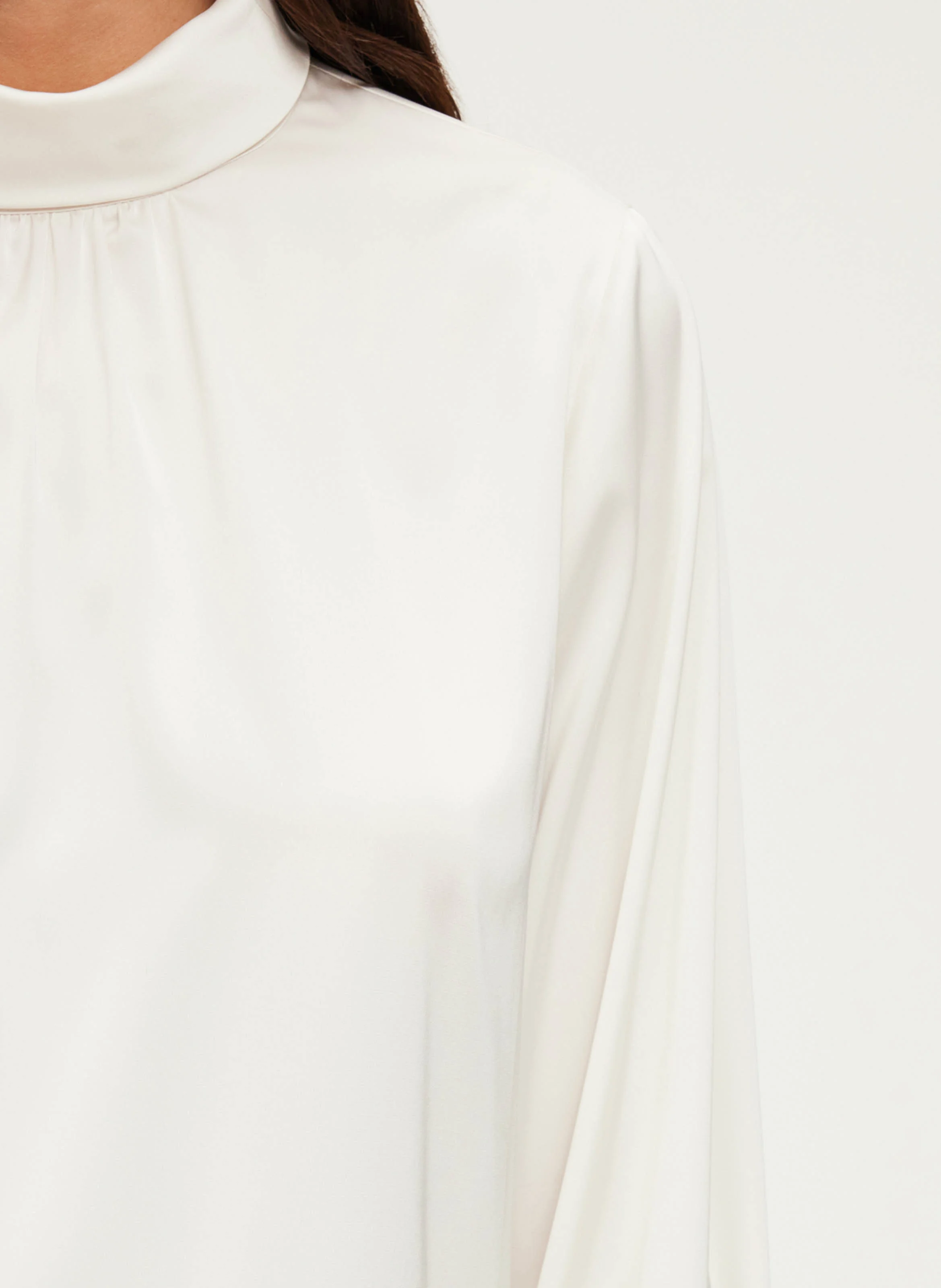 BERYLL - Blouse en satin écru à col montant| Beige