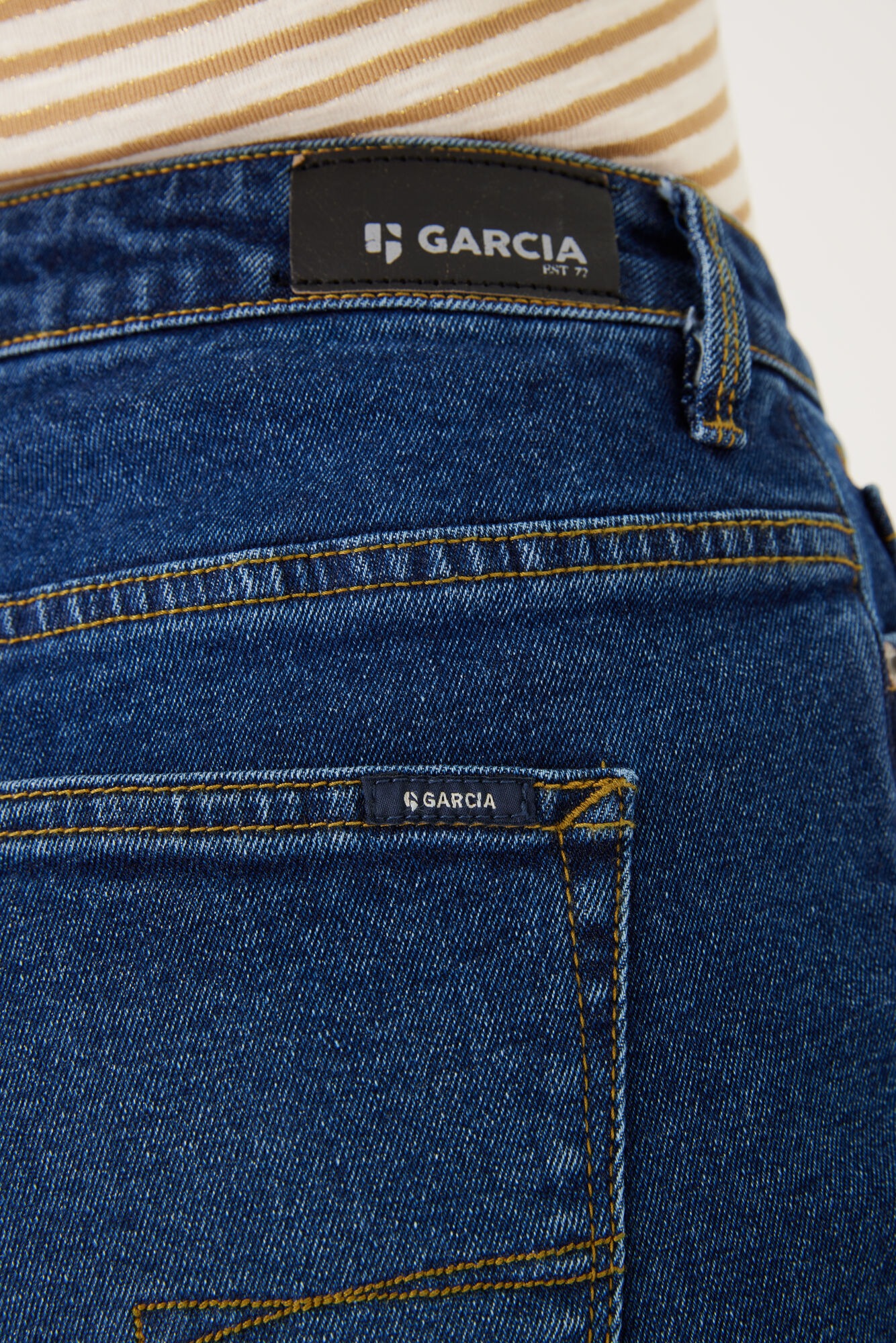 Garcia Bermudas »Celia-slim fit«  Sommerhose In leichtem Used-Look