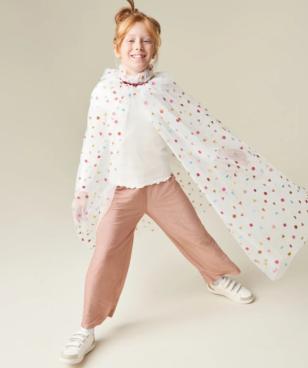 DÉGUISEMENT CAPE EN TULLE BLANC AVEC FORMES COLORÉES PAILLETÉES