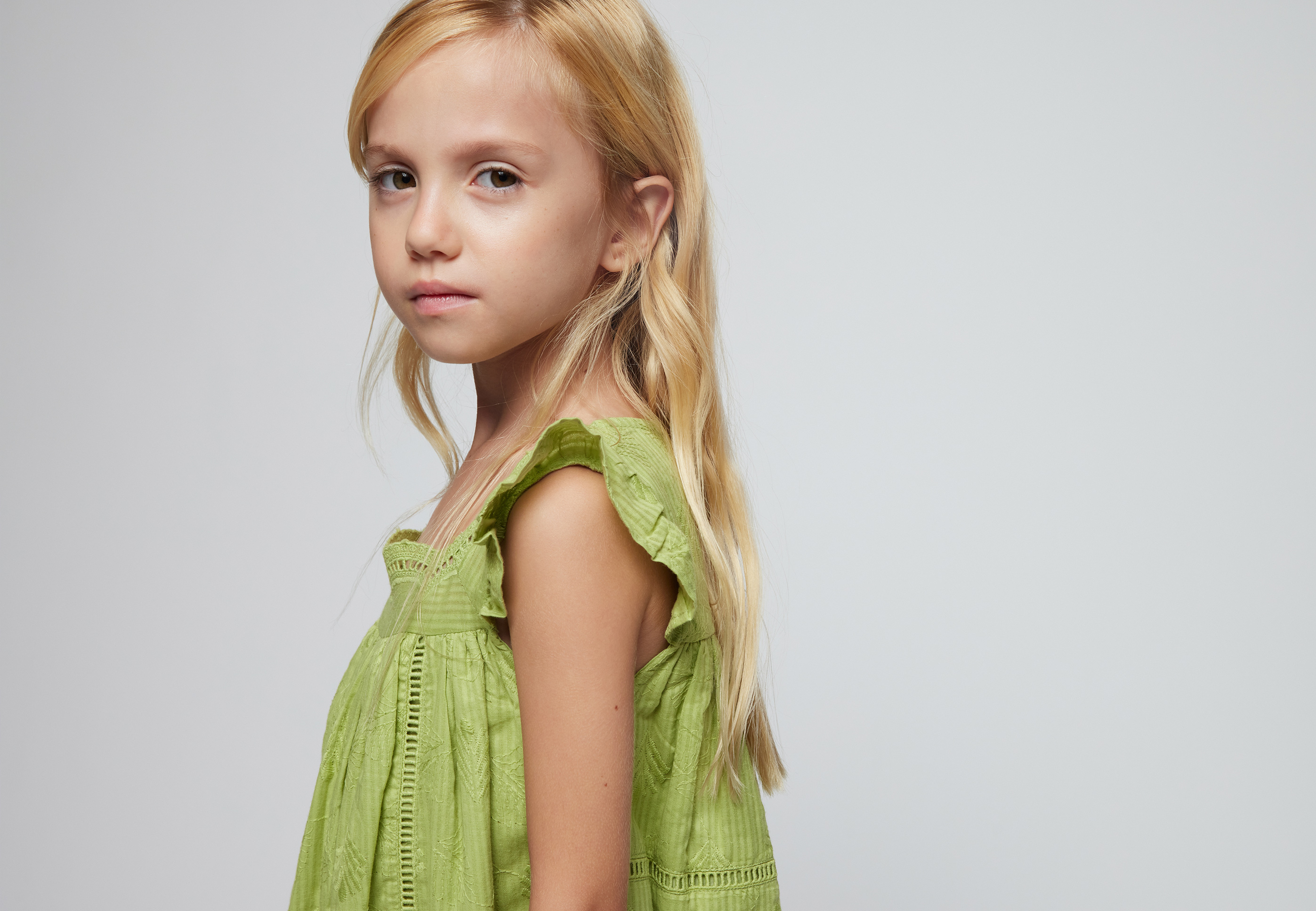 Vestido bordado Better Cotton para meninas