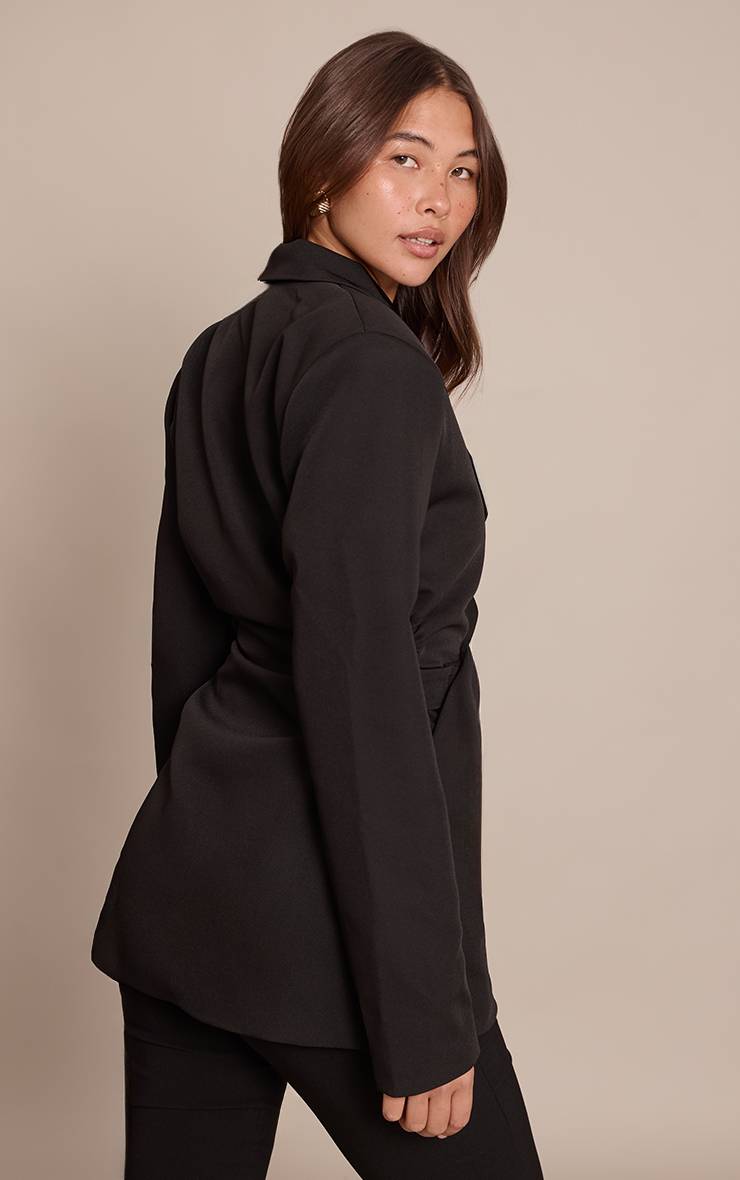 Noir Blazer À Ceinture Avec Détails Ornementaux