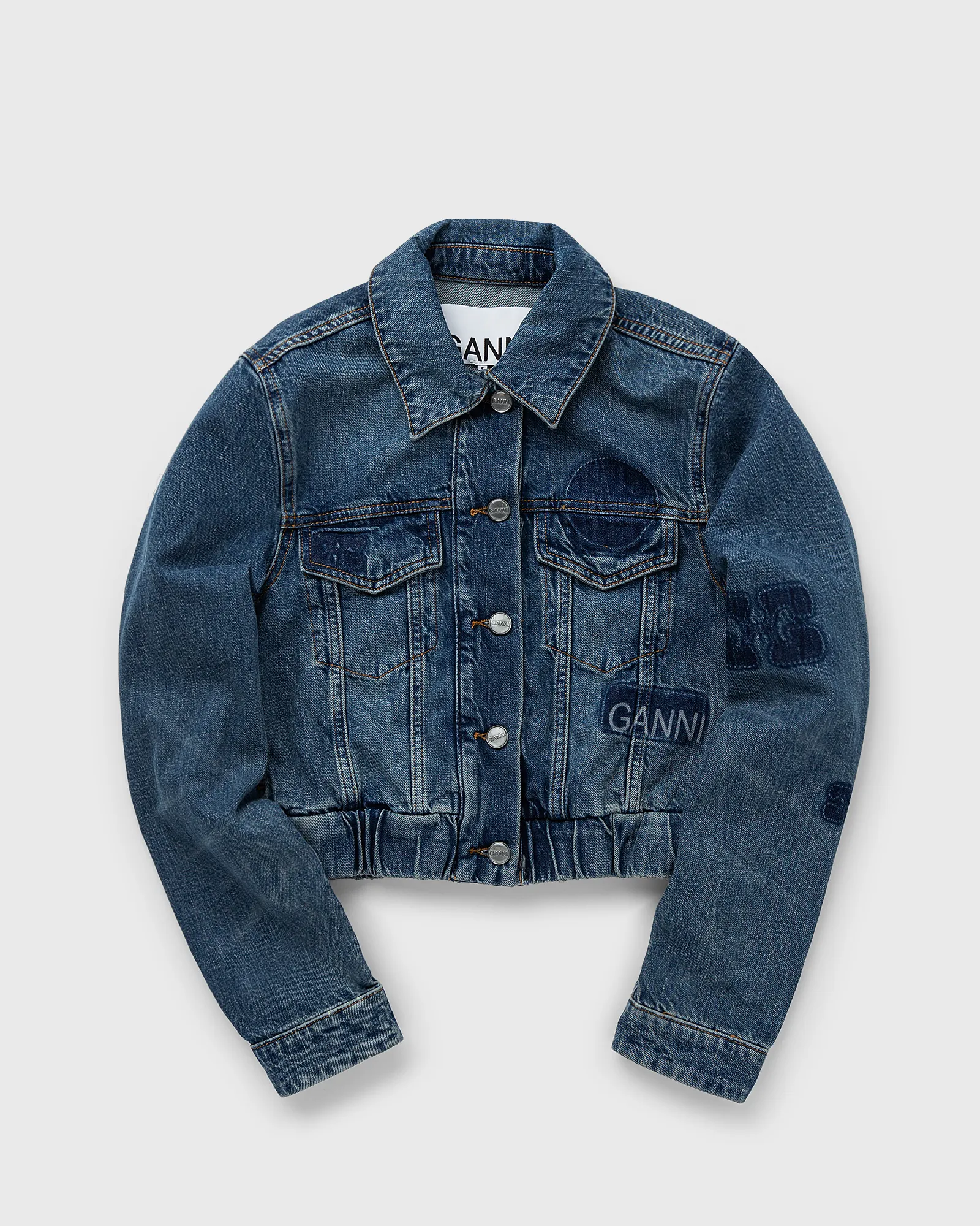 Jaqueta bomber jeans com patches da Ganni