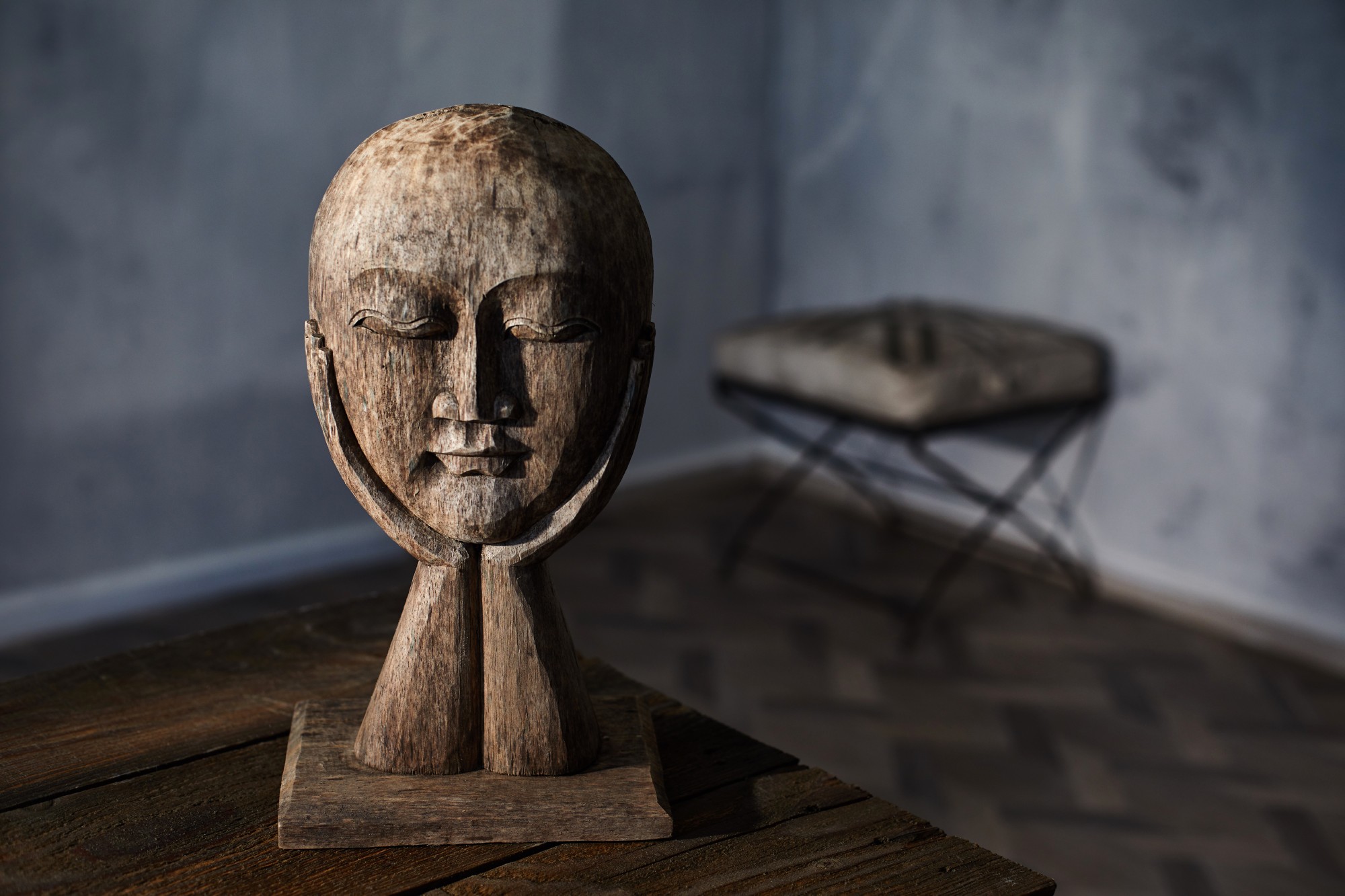 Holz-Skulptur 'Denker', natur, H 38 cm, B 18 cm, L 18 cm von fischer's lagerhaus