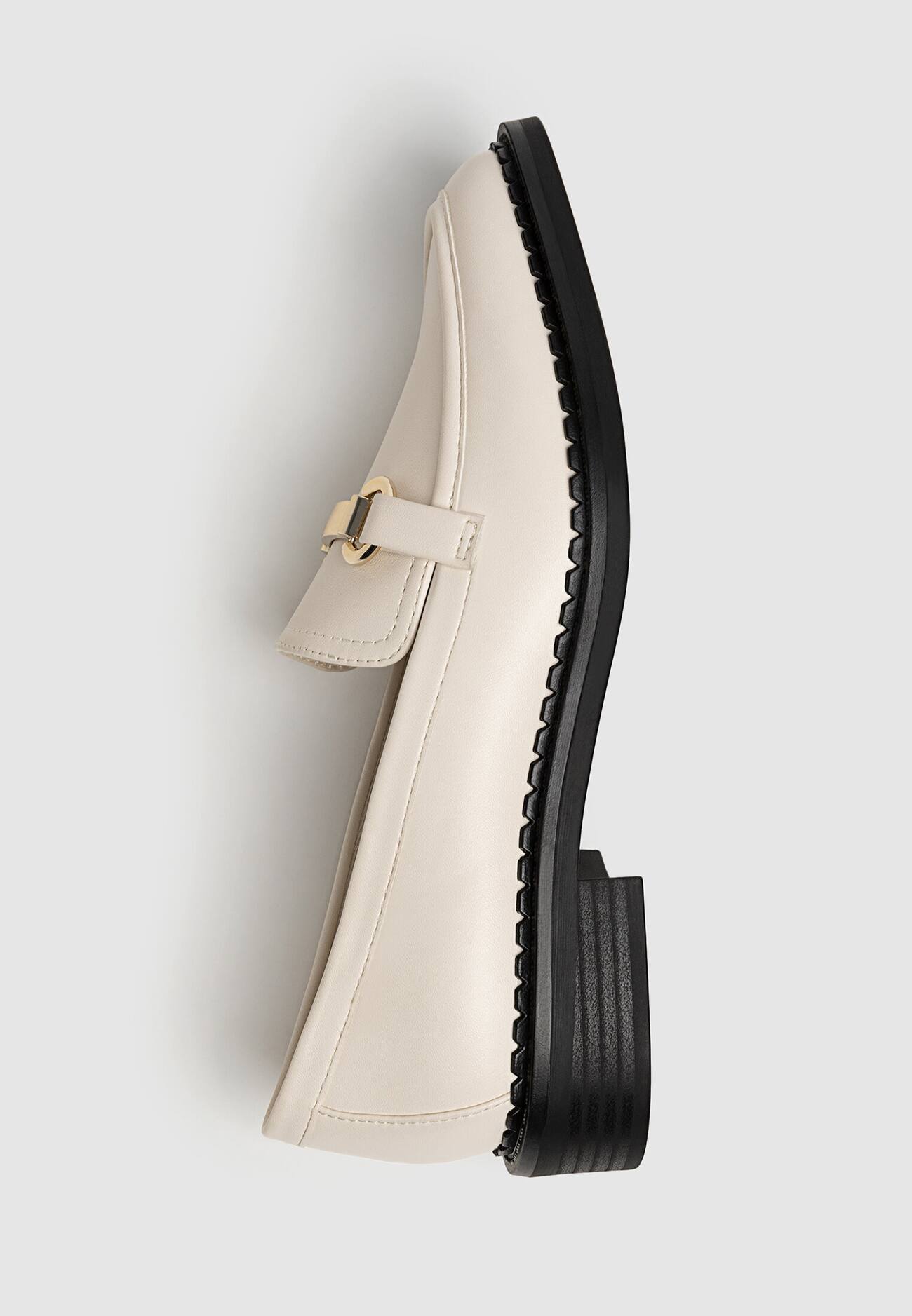 mocassins brancos