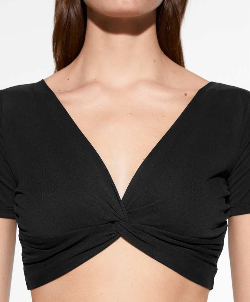 Top cropped com detalhe em modal