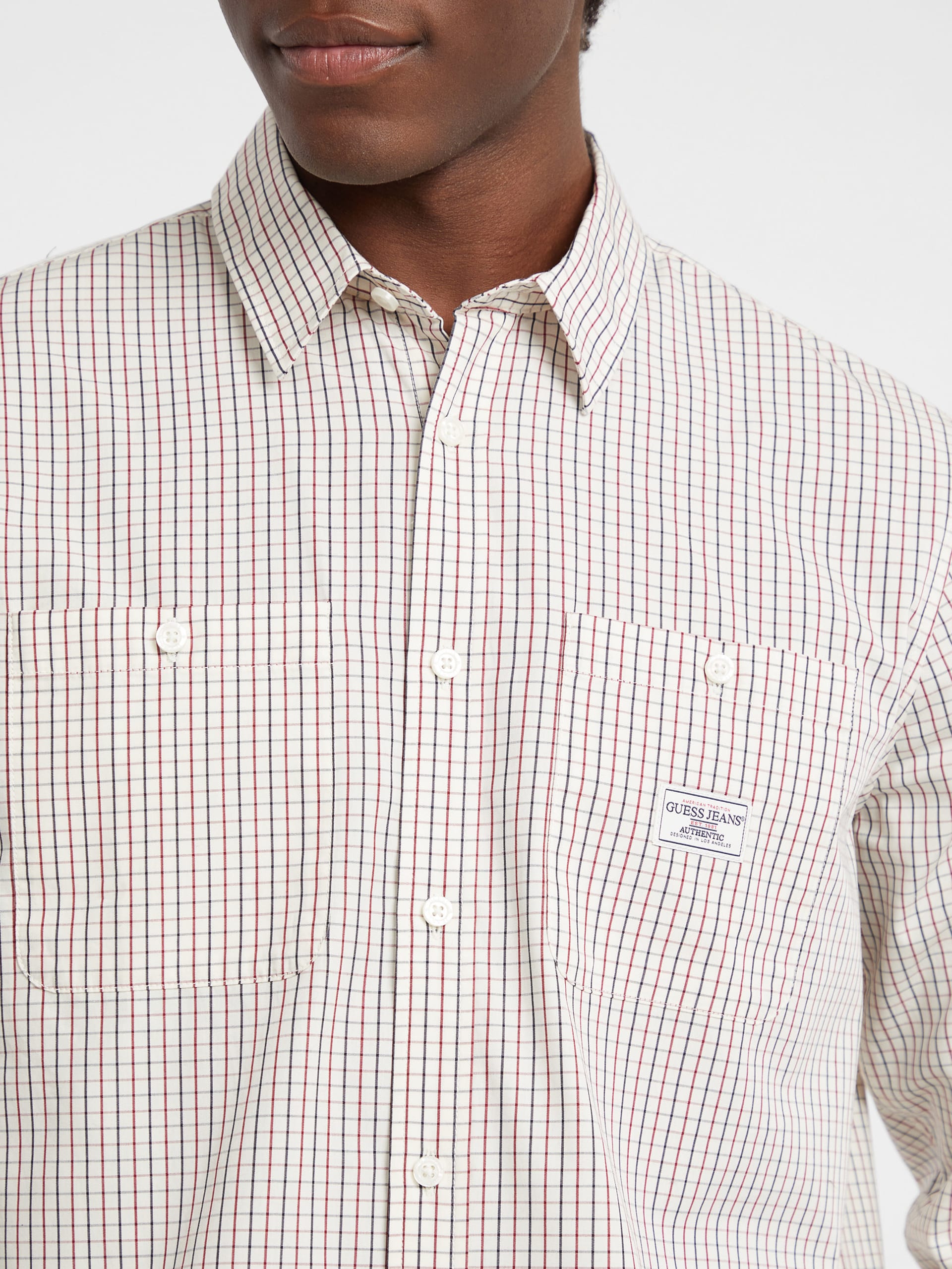 Camisa com bolsos