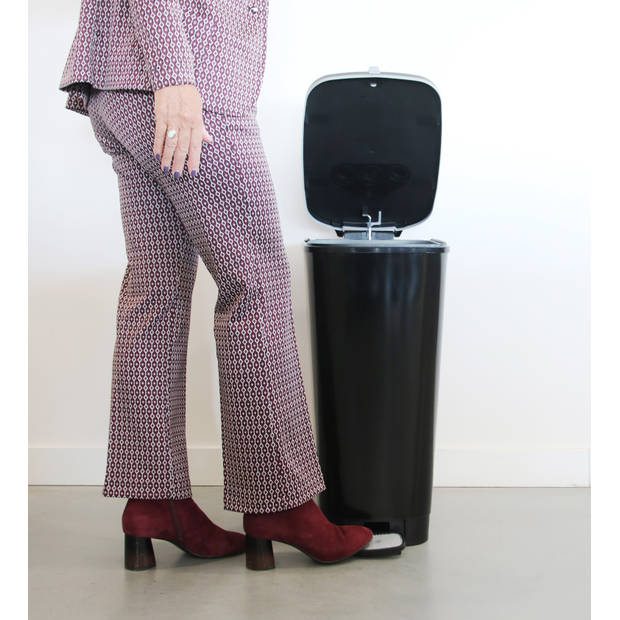 Curver Kis Chic Bin Pedaalemmer - 50L - zwart