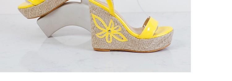 Freesia - Sandalen met enkelband en sleehak