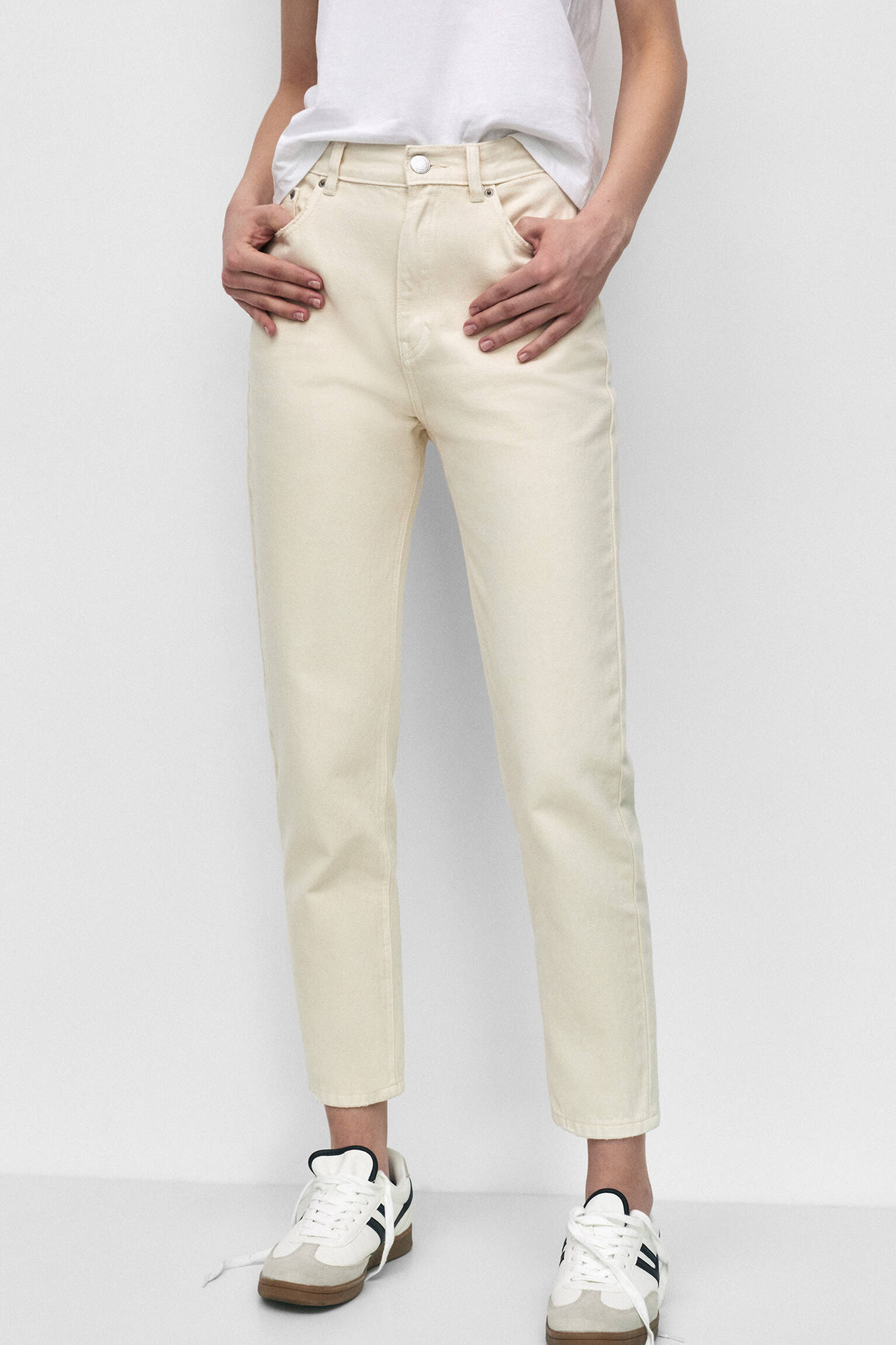 CALÇA JEANS BÁSICA MOM FIT - CRU