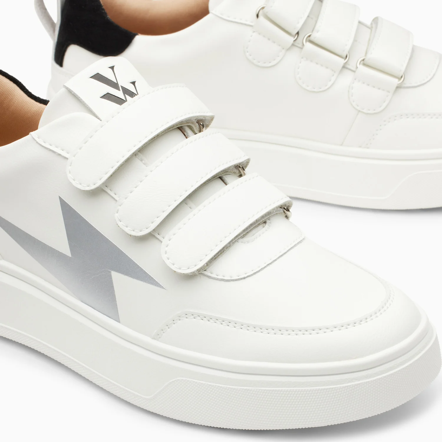 Sneakers-Baskets éclair Lison blanc et noir à scratchs