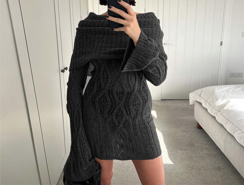 Sheparon - Kabelgebreide off-shoulder effen mini-truijurk