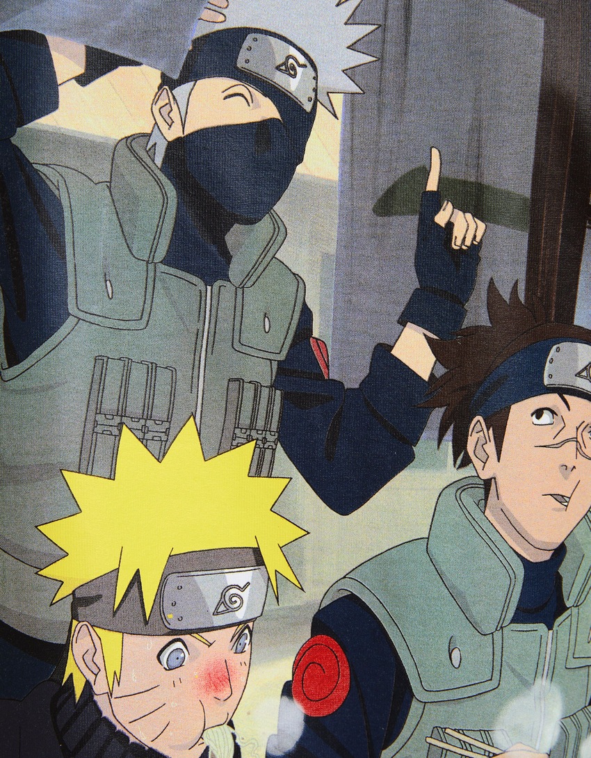 Camiseta de manga curta com estampa Naruto e modelagem quadrada