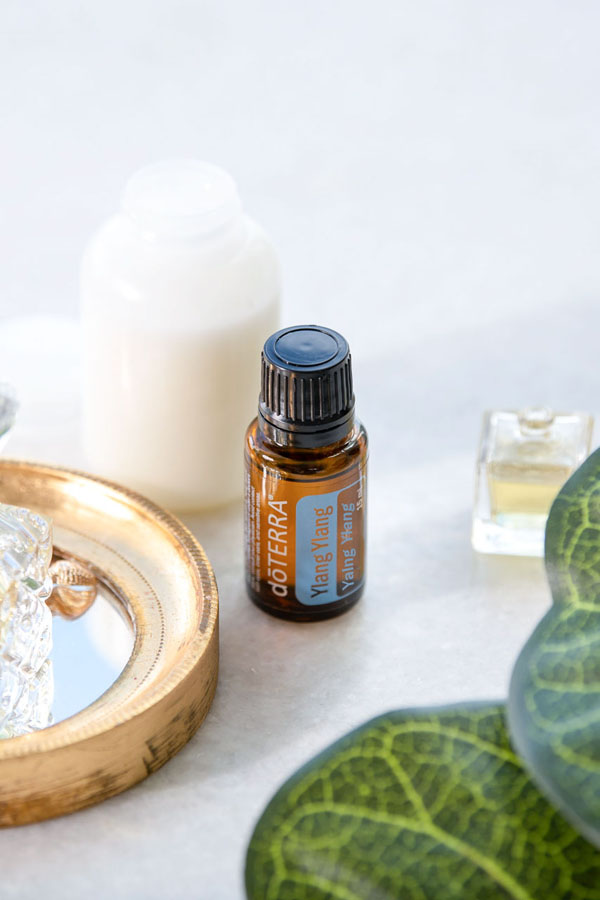Huile de ylang ylang  Cananga odorata