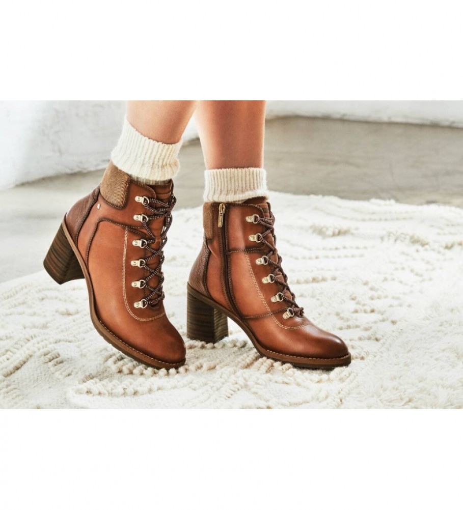 Botas de cano curto Pikolinos Pompeya em couro cor camelo - Altura do salto: 8,5 cm -
